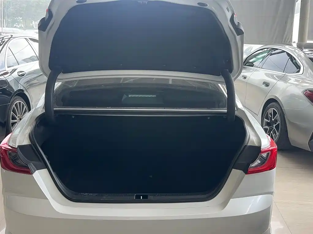 Toyota Camry 2025 — фото 17