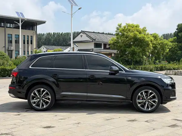 Audi Q7 2021