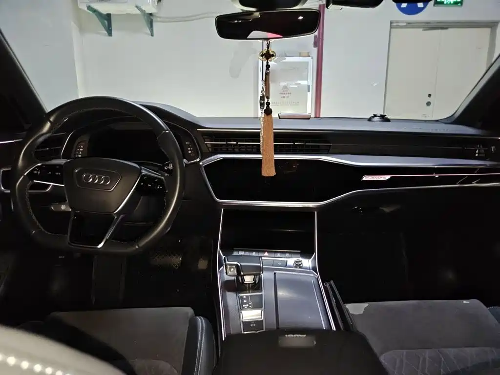 Audi A6L 2022