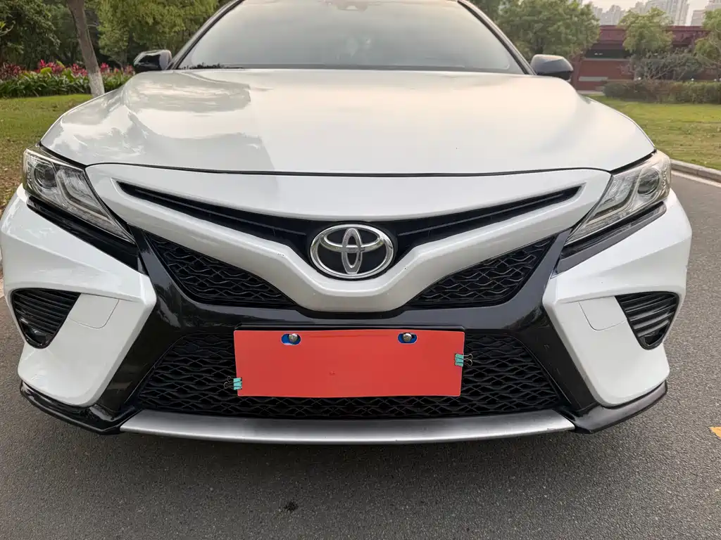 Toyota Camry 2020 — фото 16
