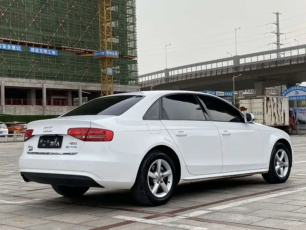 Audi A4L 2013 — фото 7