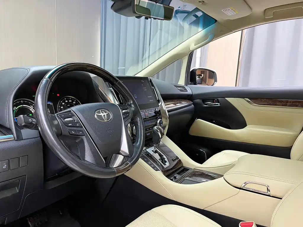 Toyota Alphard 2021