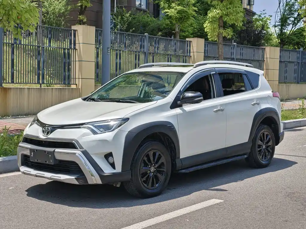Toyota RAV4 2019 — фото 1
