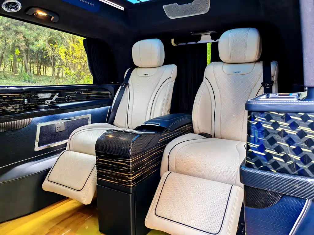 Mercedes-Benz V-Class 2021 — фото 14