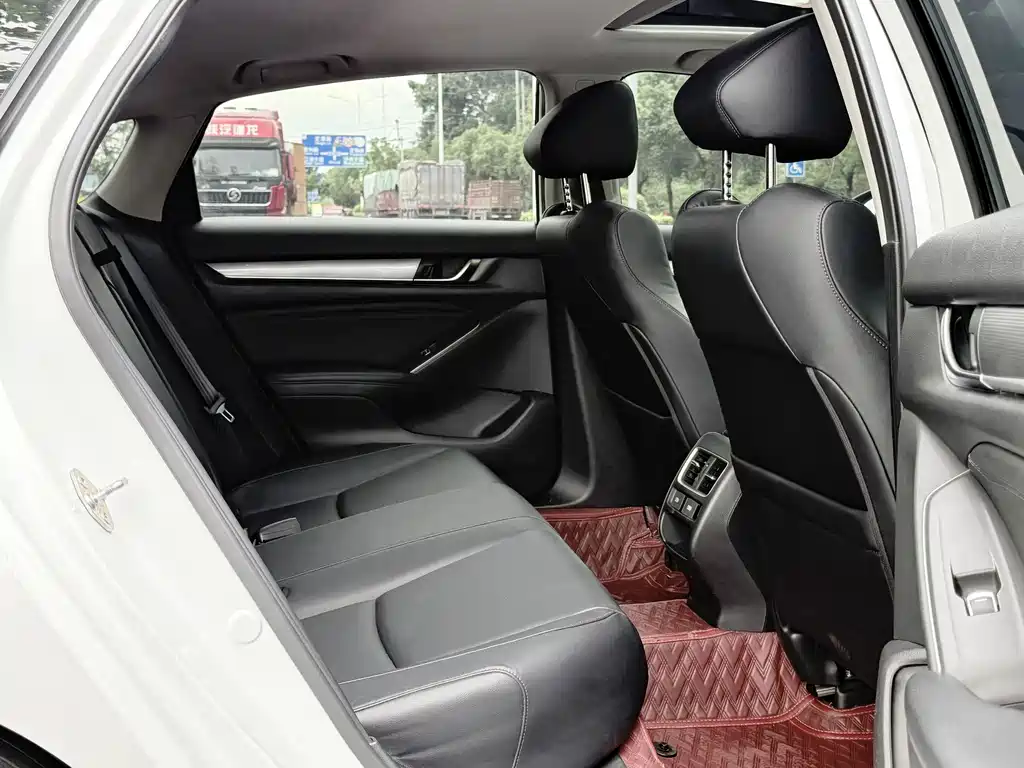 Honda Accord 2022 — фото 16