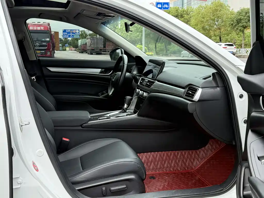 Honda Accord 2022 — фото 15