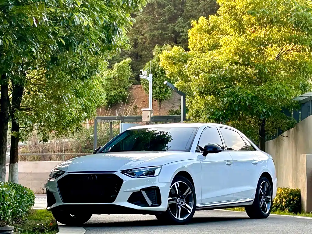 Audi A4L 2023 — фото 1