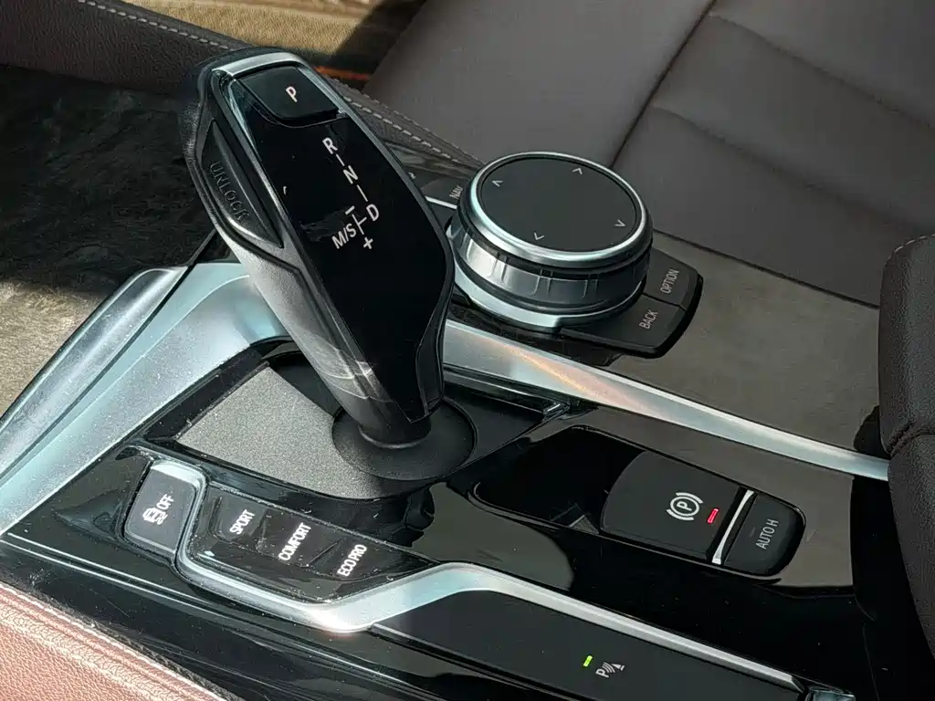 BMW 5 Series 2020 — фото 12