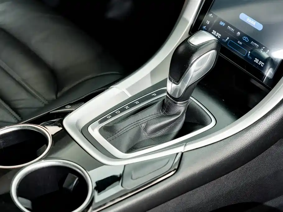 Ford Mondeo 2016 — фото 18