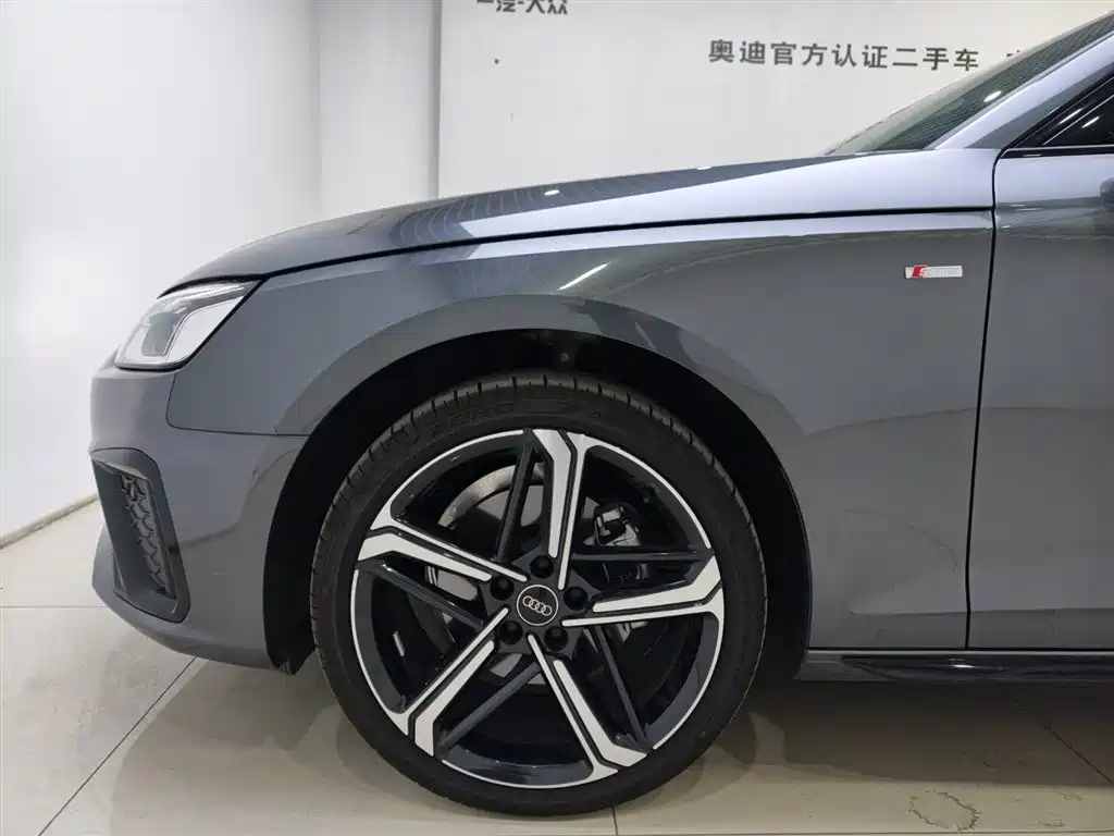 Audi A4L 2025 — фото 17