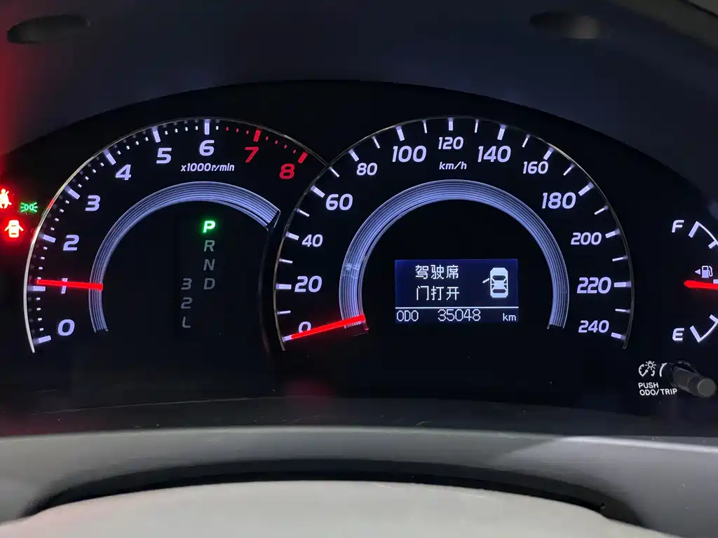 Toyota Camry 2013 — фото 22