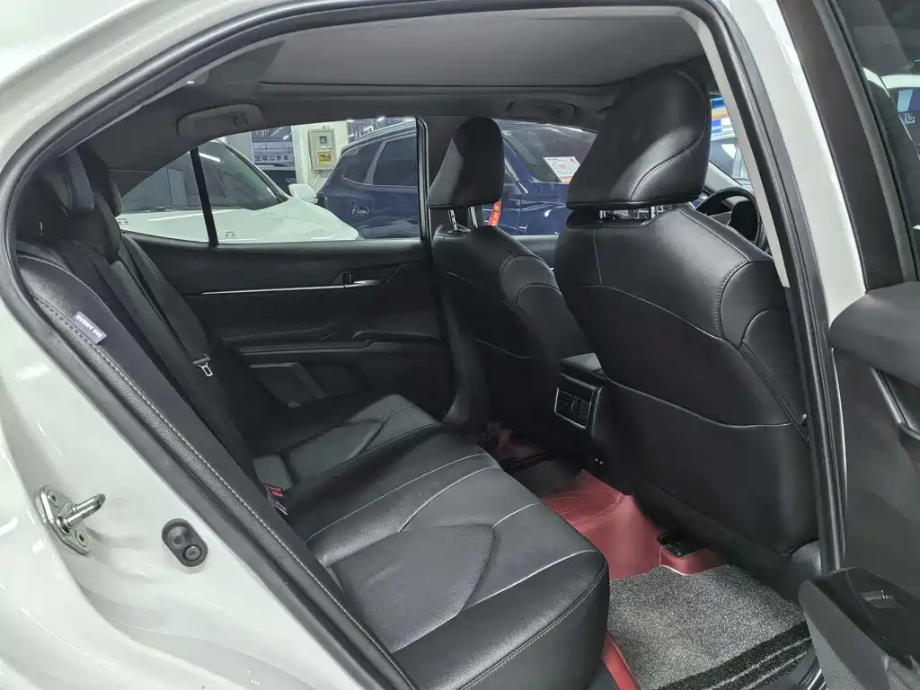 Toyota Camry 2023 — фото 10