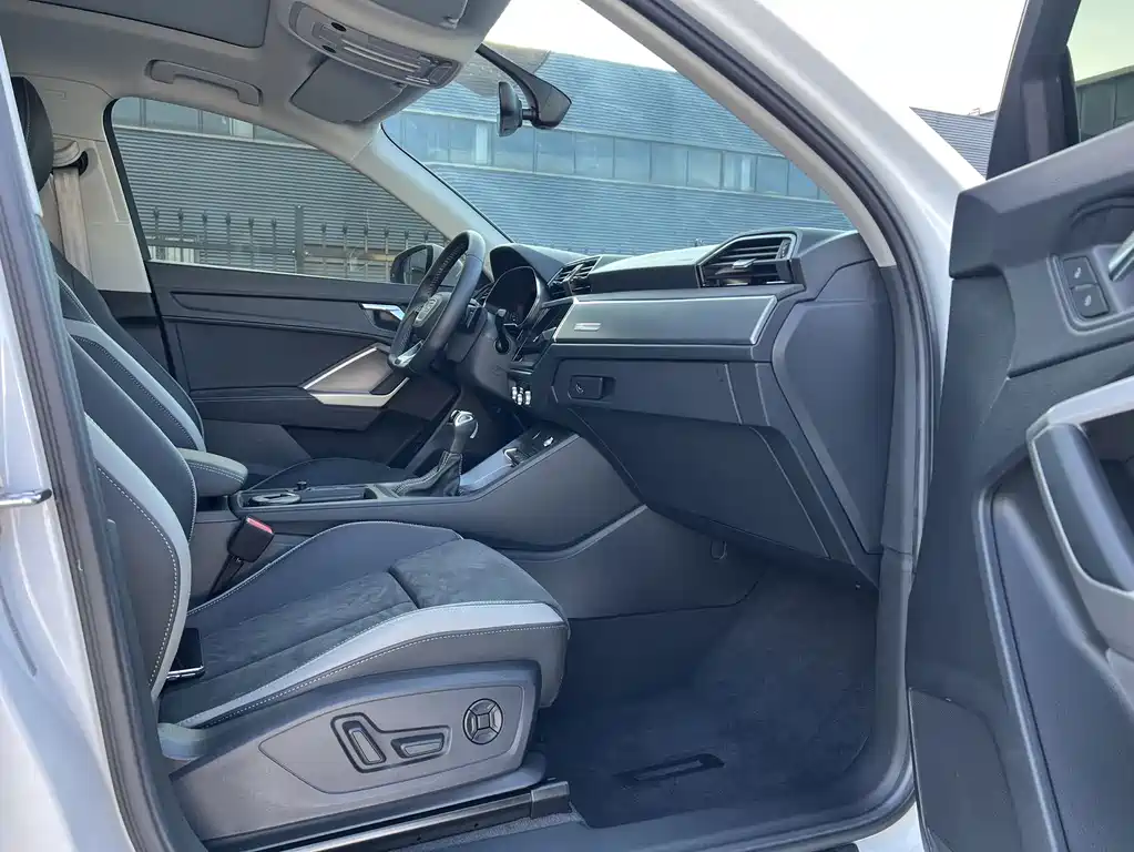 Audi Q3 2022 — фото 11