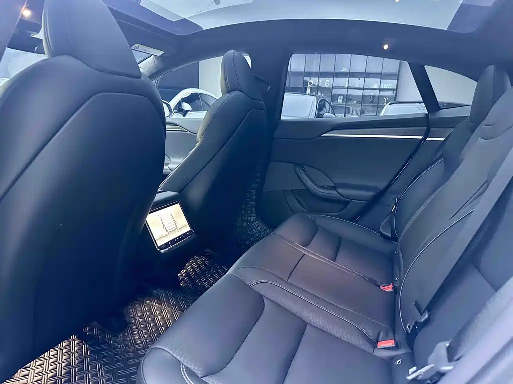 Tesla Model S 2023 — фото 12