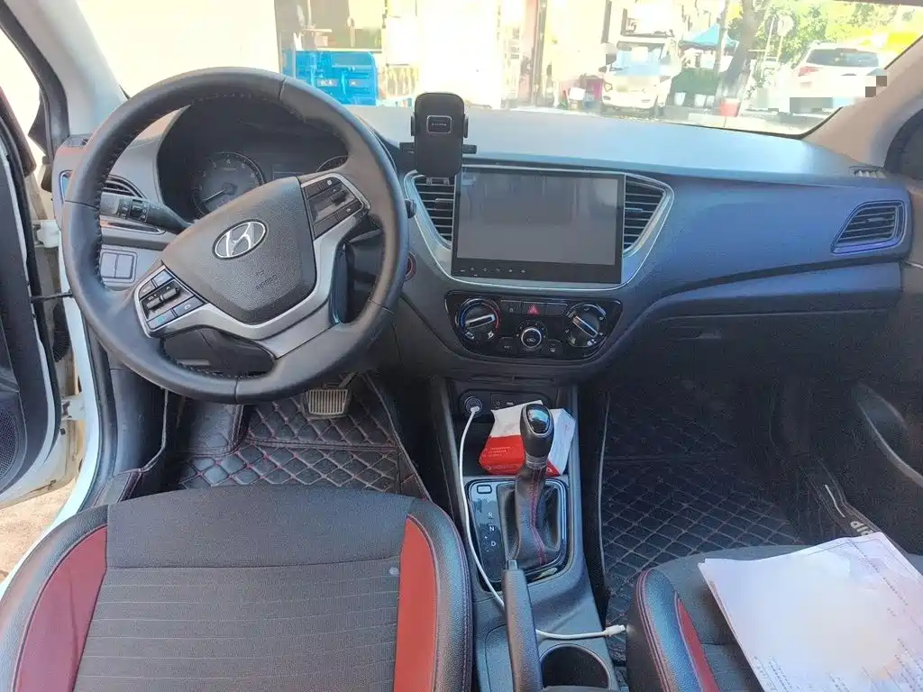 Hyundai Verna 2017 — фото 13