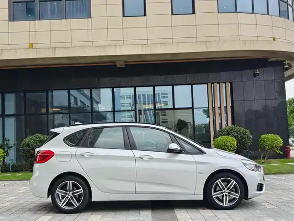 BMW 2 Series Station Wagon 2016
