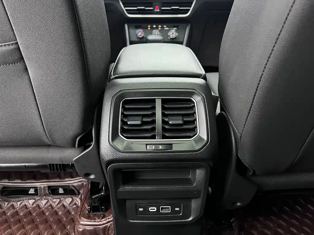 Volkswagen Tiguan L 2023 — фото 14