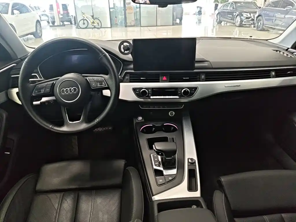 Audi A4L 2021 — фото 10
