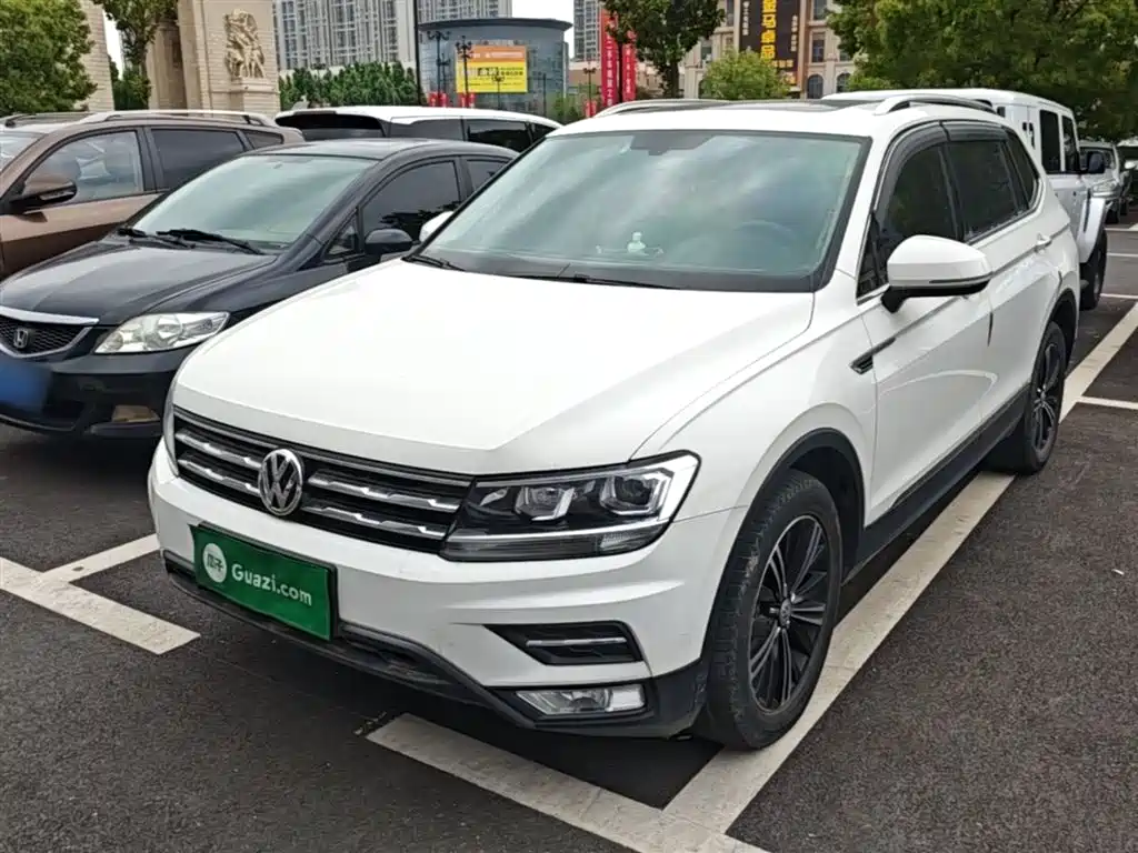 Volkswagen Tiguan L 2020 — фото 1
