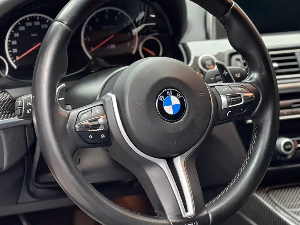 BMW M6 2012 — фото 18