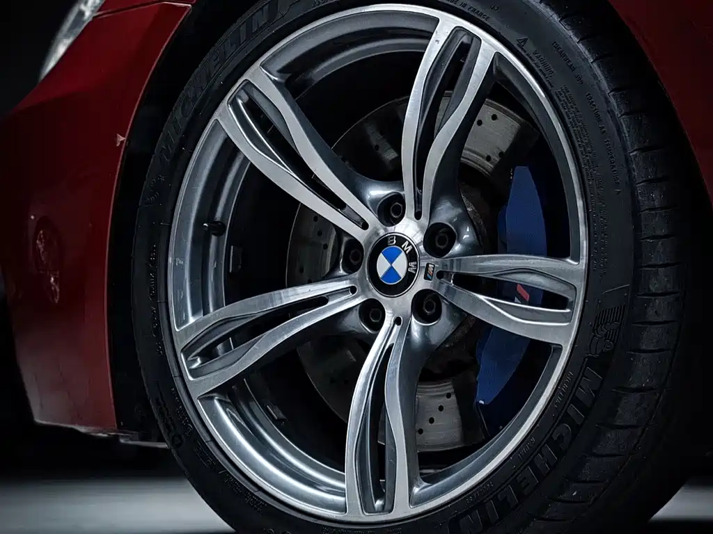 BMW M6 2012 — фото 14