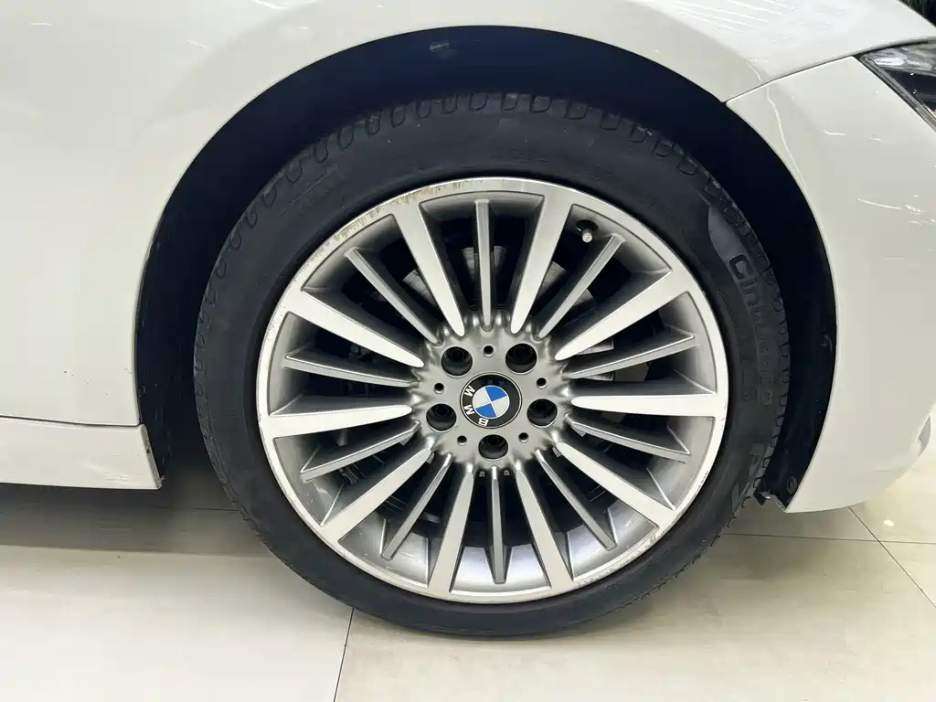BMW 3 Series 2018 — фото 19