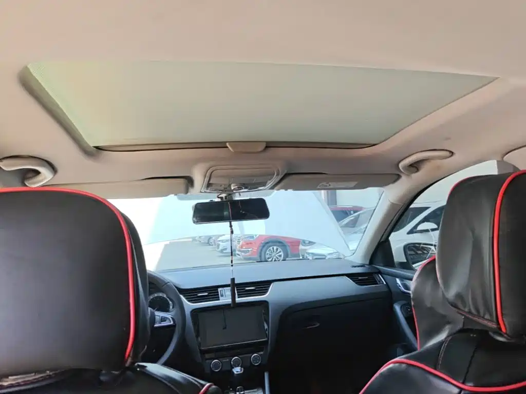 Skoda Octavia 2019 — фото 18