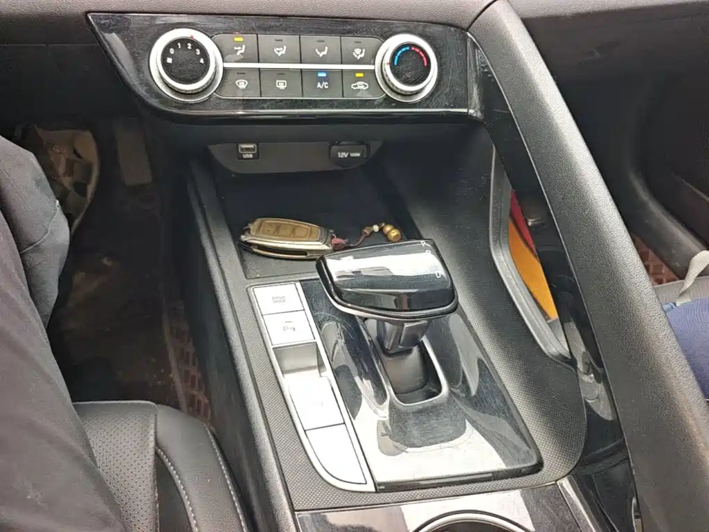 Hyundai Elantra 2023 — фото 14