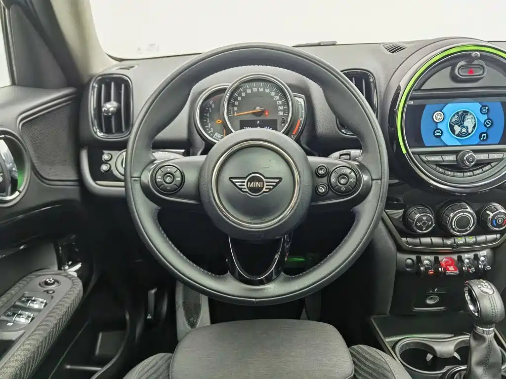 MINI Countryman 2019 — фото 11