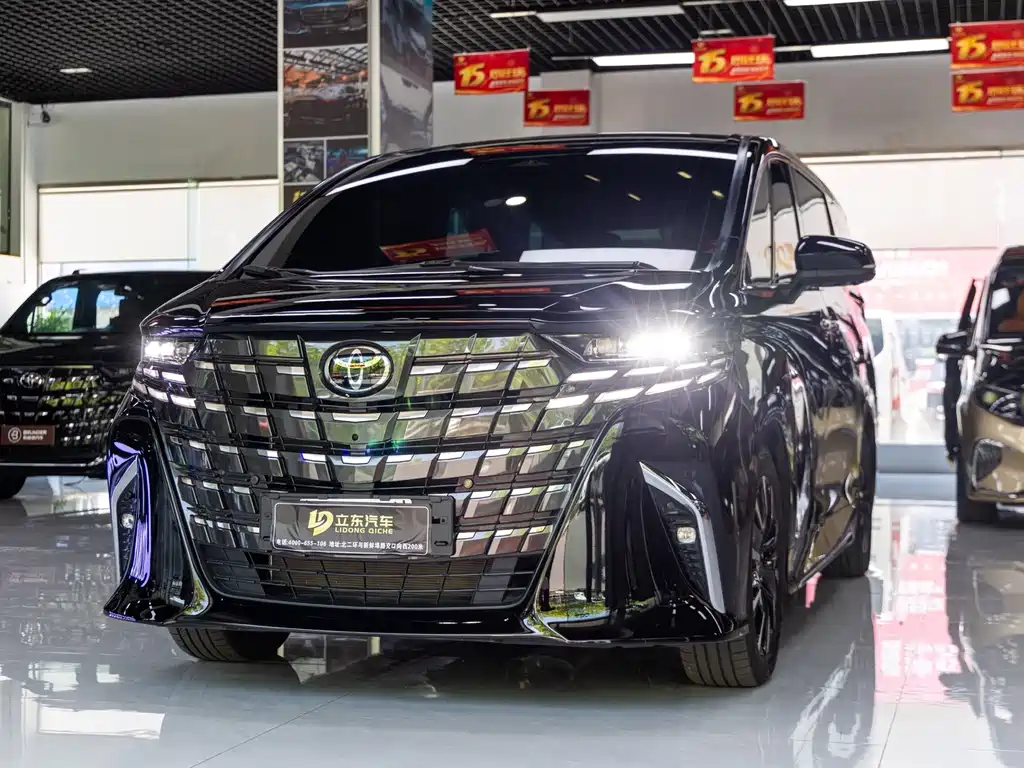 Toyota Alphard — фото 2
