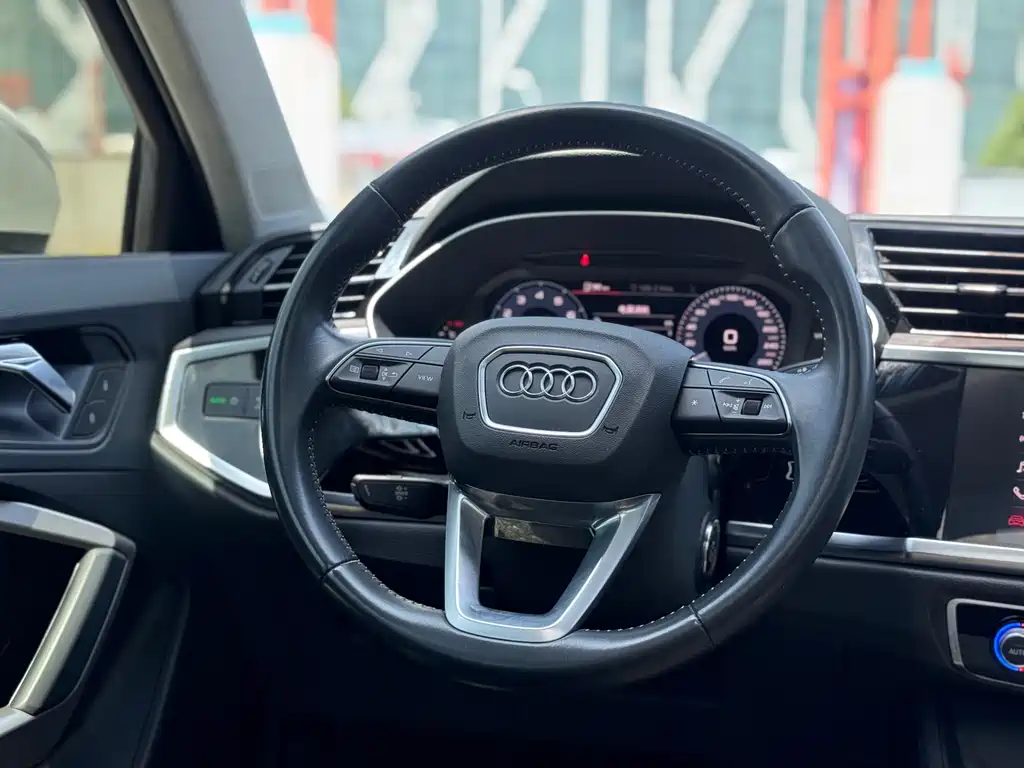 Audi Q3 2021 — фото 15