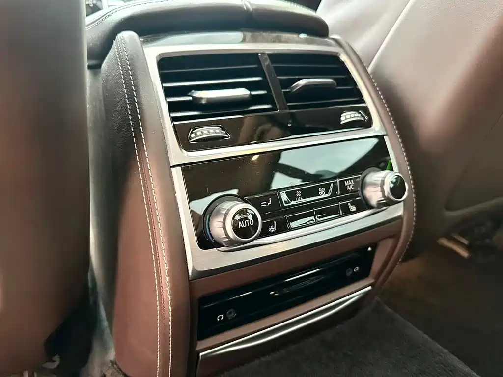 BMW 7 Series 2016 — фото 19
