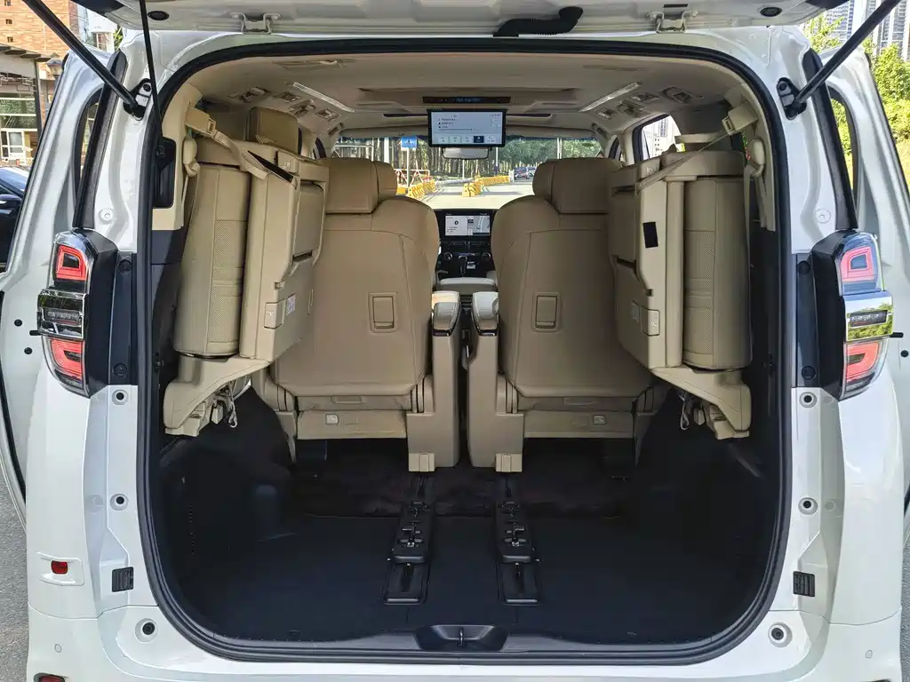 Toyota Vellfire 2020 — фото 12