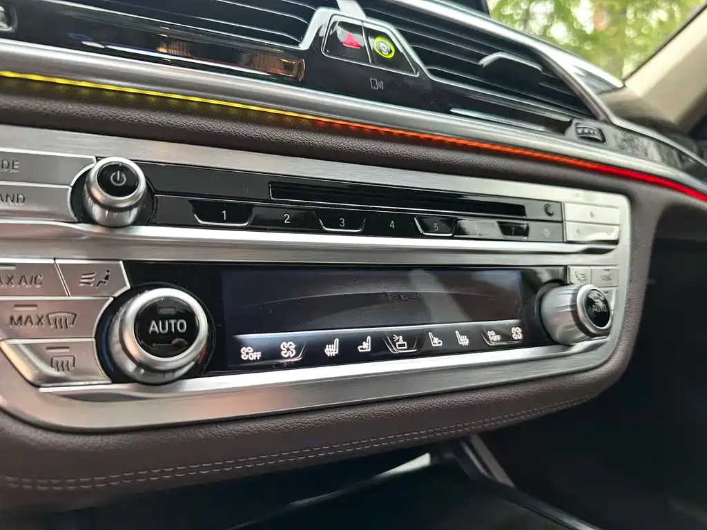 BMW 7 Series 2016 — фото 14