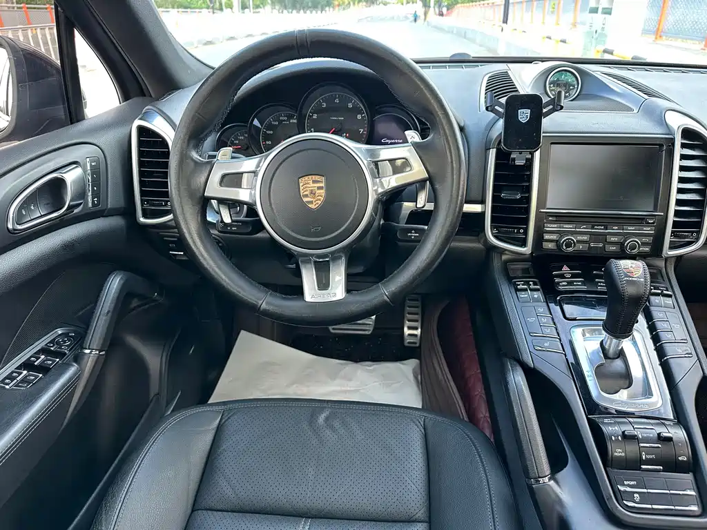 Porsche Cayenne 2015 — фото 9