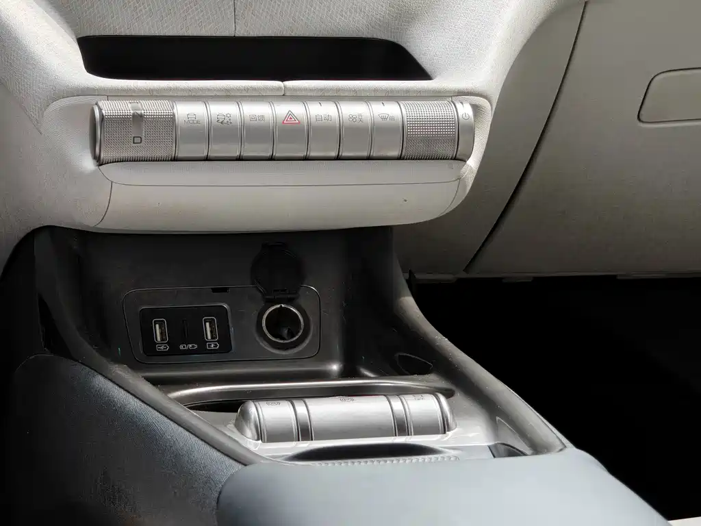 BYD Dolphin 2023 — фото 17