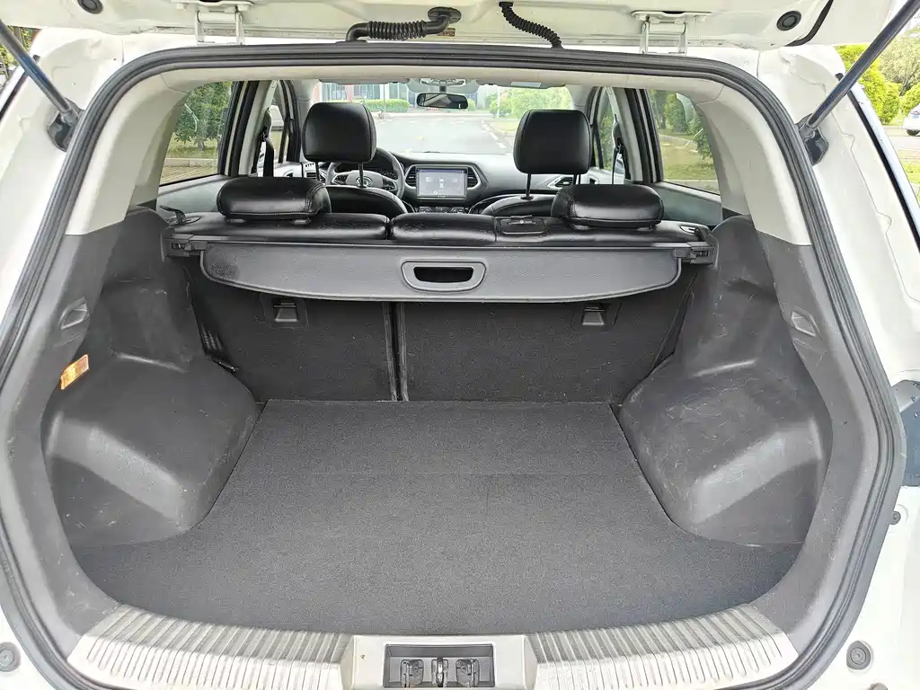 GAC Trumpchi GS4 2015 — фото 10
