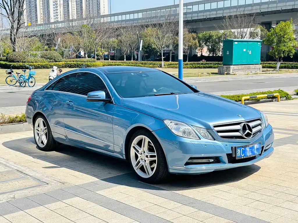 Mercedes-Benz E-Class 2011 — фото 18