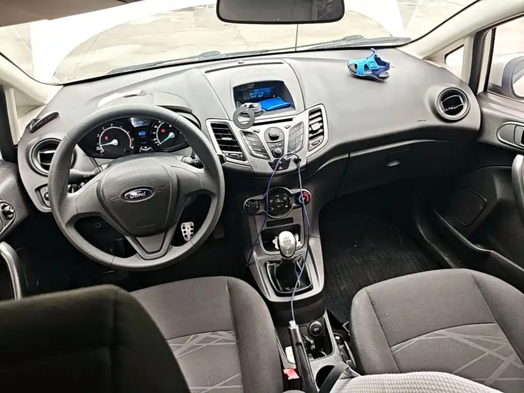 Ford Fiesta 2013 — фото 6
