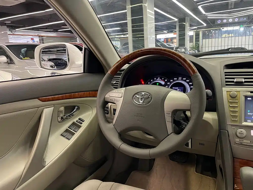 Toyota Camry 2008 — фото 12