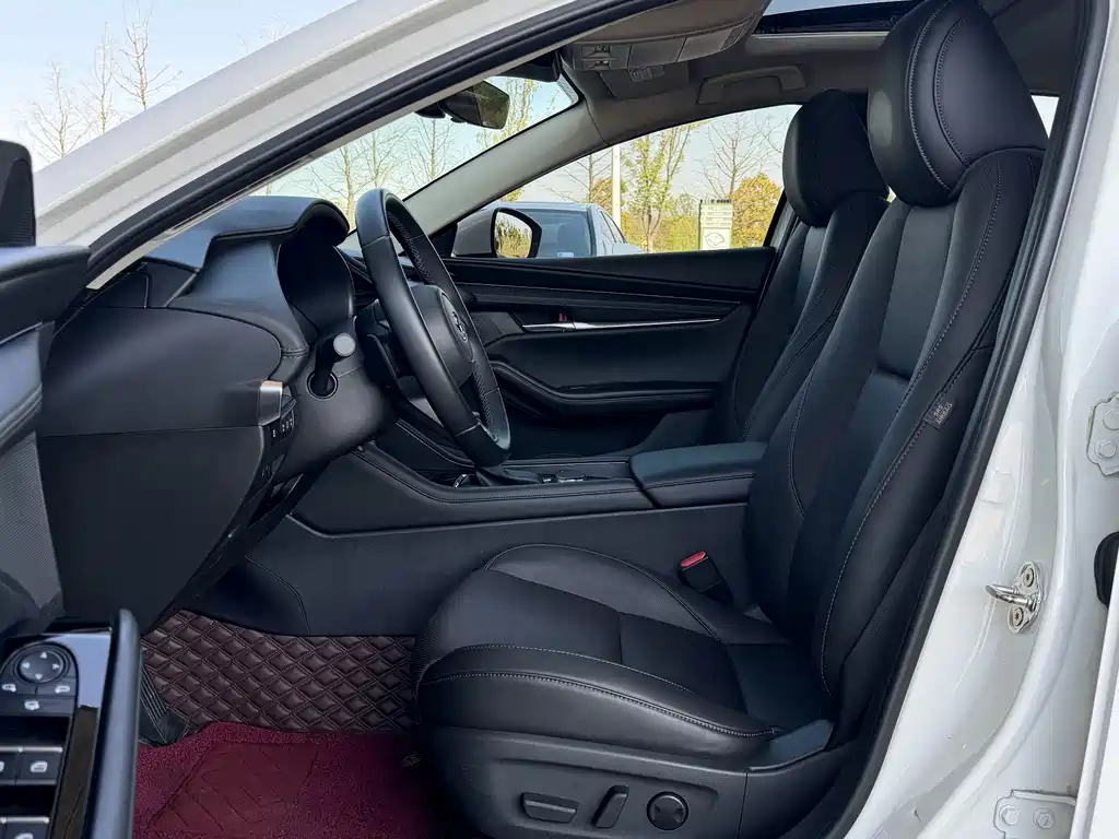 Mazda 3 Axela 2022