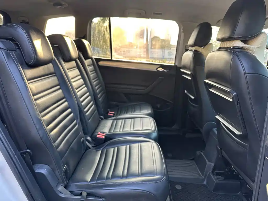 Volkswagen Touran 2018 — фото 10
