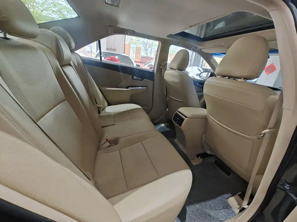 Toyota Camry 2015 — фото 13