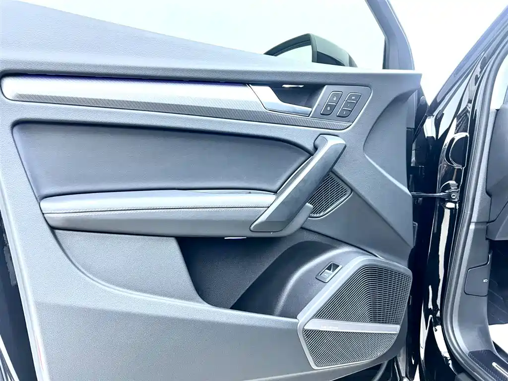 Audi Q5L 2023 — фото 22