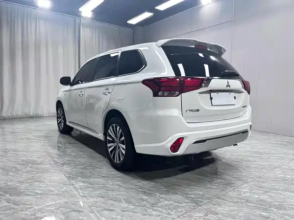 Mitsubishi Outlander 2023