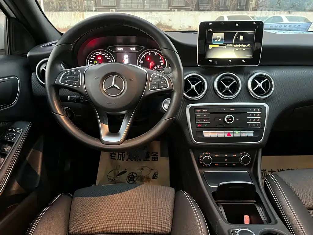 Mercedes-Benz A-Class 2017 — фото 10