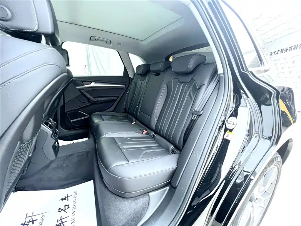 Audi Q5L 2023 — фото 23