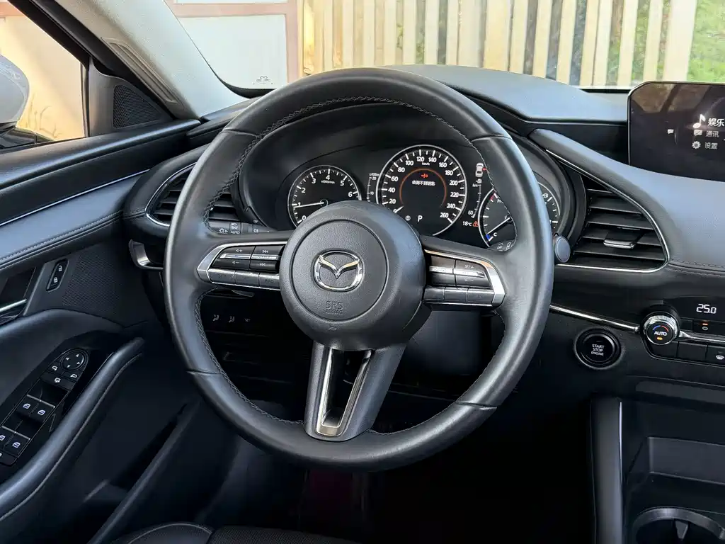 Mazda 3 Axela 2022