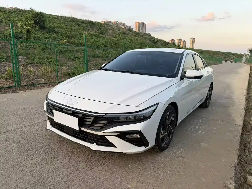 Hyundai Elantra 2024