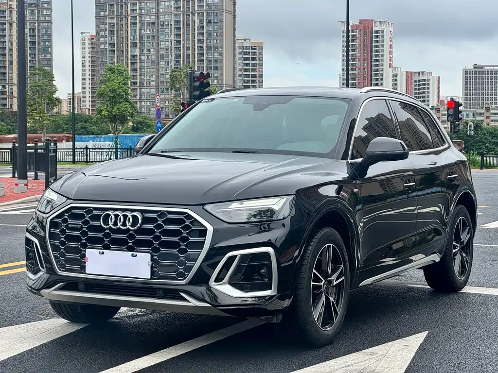 Audi Q5L 2021 — фото 1
